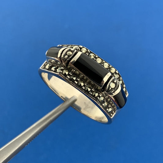 Vintage 925 Sterling Silver Black Onyx Carbochon Marcasite Textured Band Ring