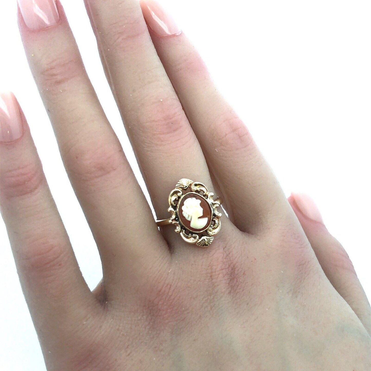 Victorian 10K Yellow Gold Oval Carved Cameo Floral Scroll Statement Ring