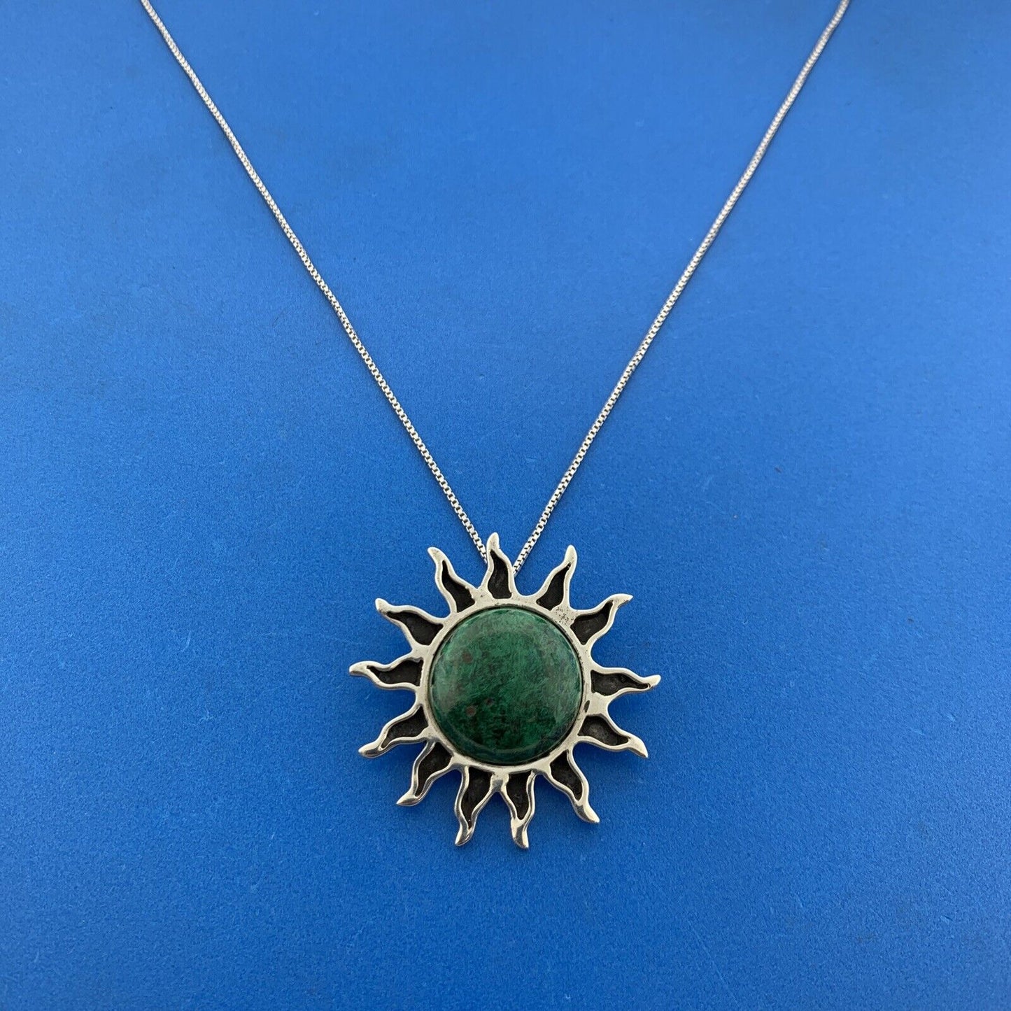 Modernist 925 Sterling Silver Green Jasper Cabochon Sun Pendant Necklace