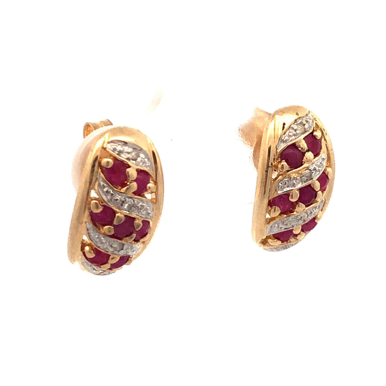 Designer 14K Yellow Gold Round Ruby Diamond Textured Oval Stud Earrings