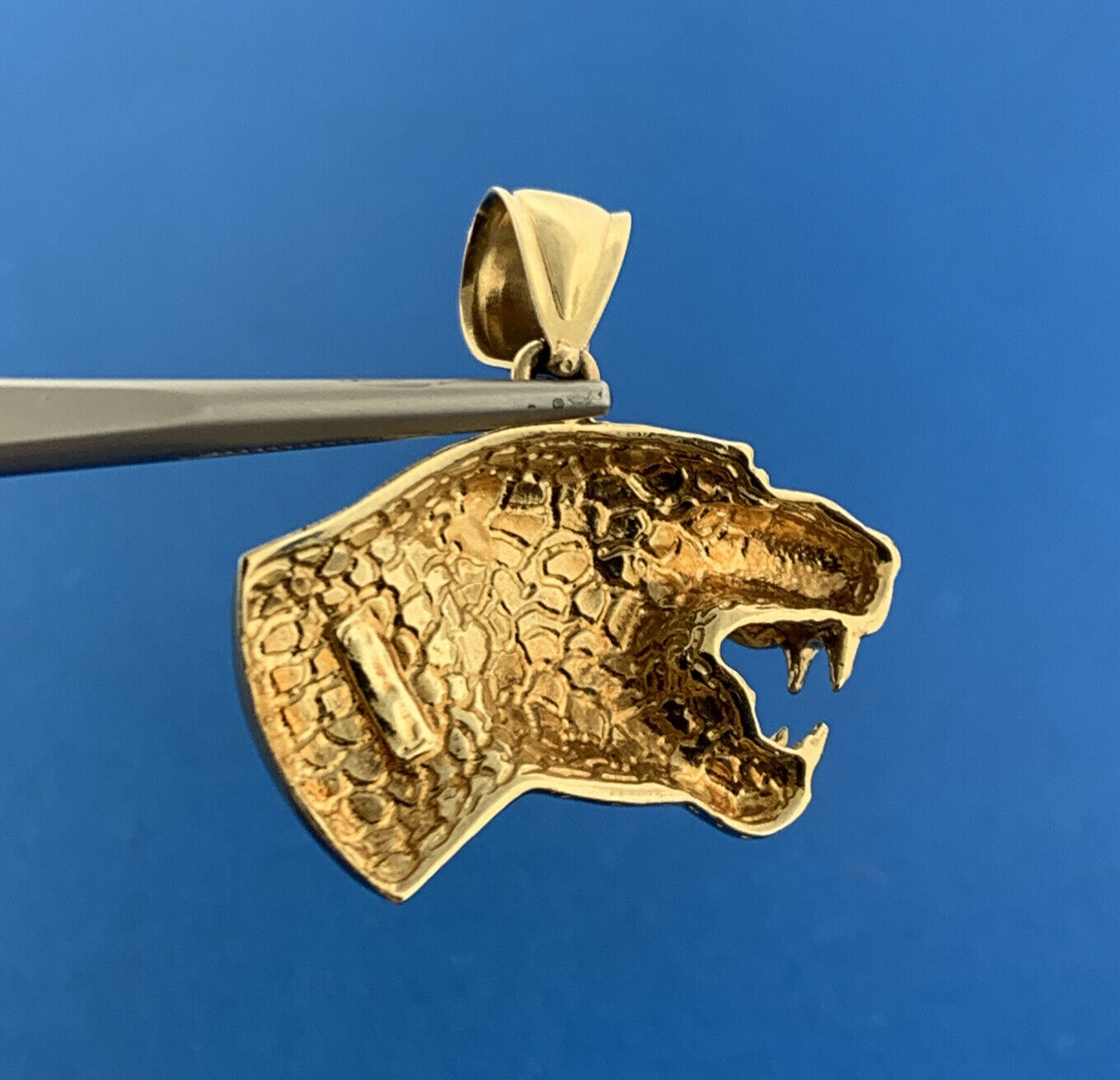 Custom Artisan 10K Yellow Gold Detailed Snarling Tiger Big Cat Statement Pendant