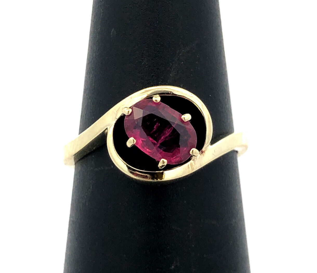 Designer 14K Yellow Gold Oval Ruby Solitaire Anniversary Occasion Ring