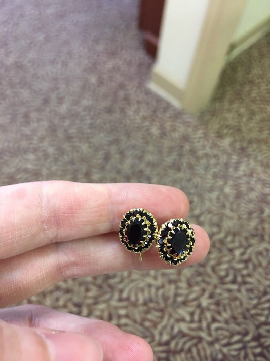 Vintage 14K Yellow Gold Oval Garnet Cluster Screw Back Earrings