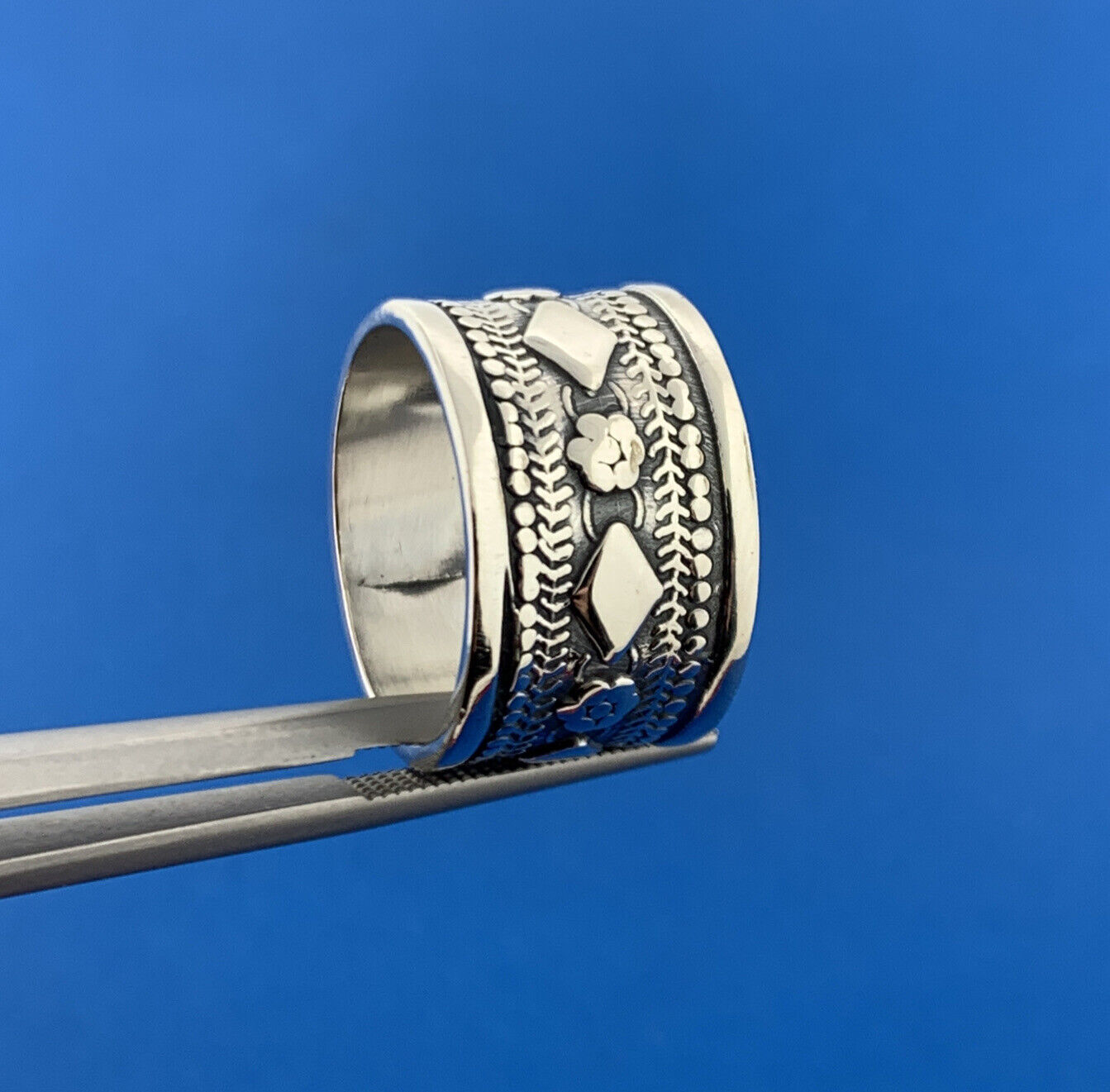 Vintage Sterling Silver 925 Stamped Flower Diamond Design Statement Band Ring