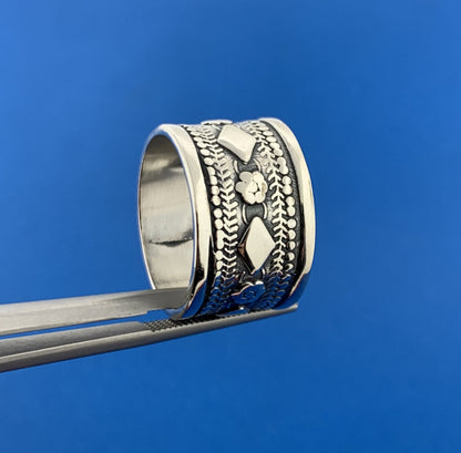 Vintage Sterling Silver 925 Stamped Flower Diamond Design Statement Band Ring