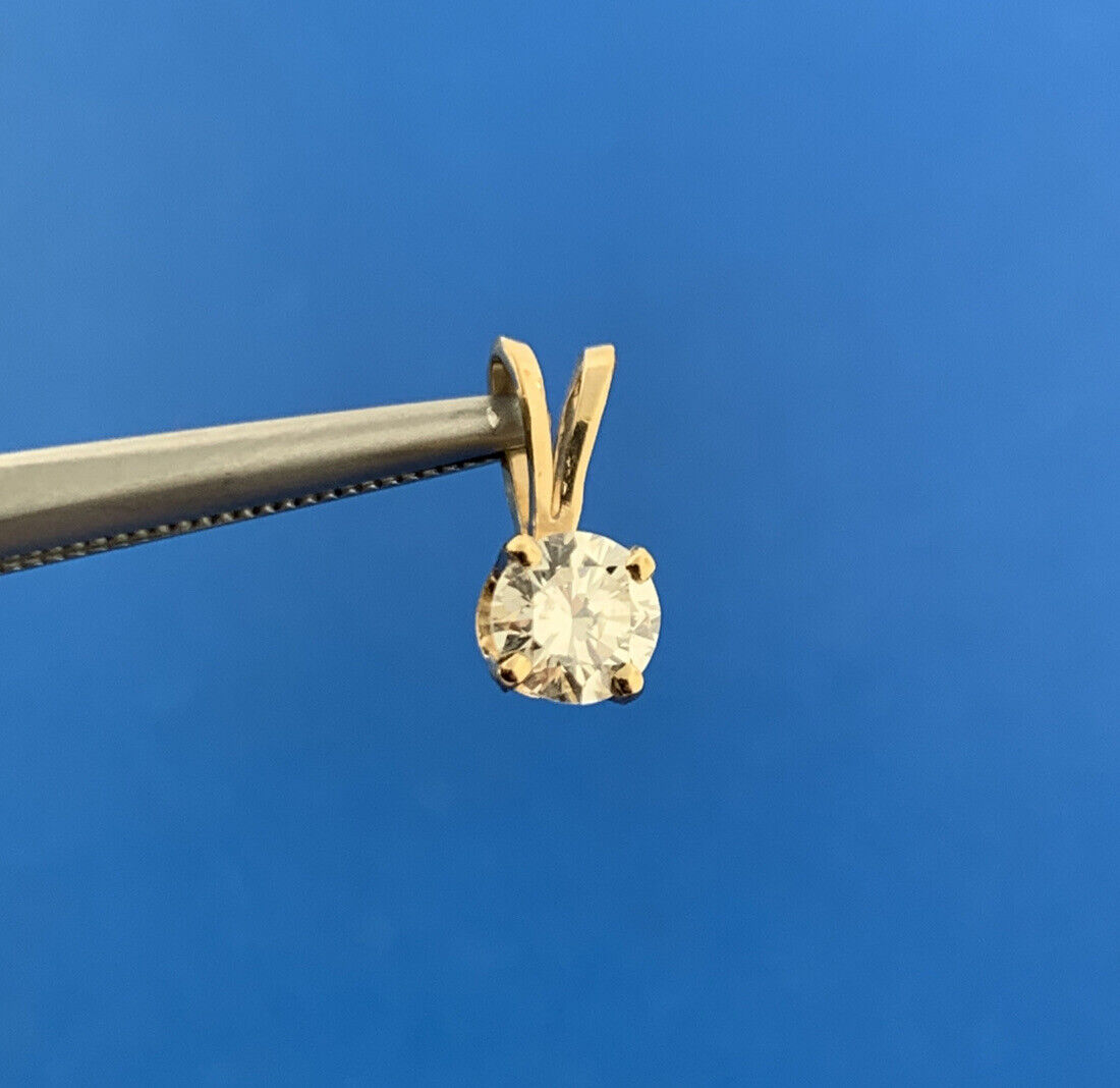 Gorgeous 14k Yellow Gold Round Cut White Diamond Solitaire Pendant