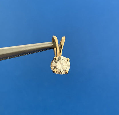 Gorgeous 14k Yellow Gold Round Cut White Diamond Solitaire Pendant