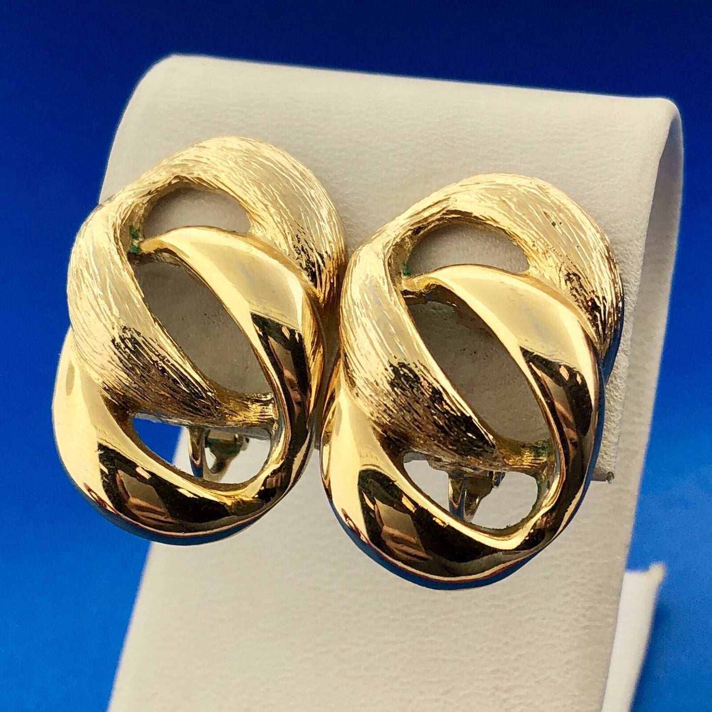 Vintage Designer Signed Napier Gold Tone Knotted Fashion Screw Back Earrings