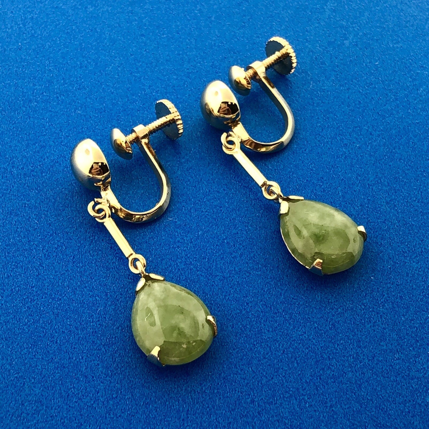 Estate Designer 14K Yellow Gold Apple Jadeite Jade Pear Drop Screw Back Earrings