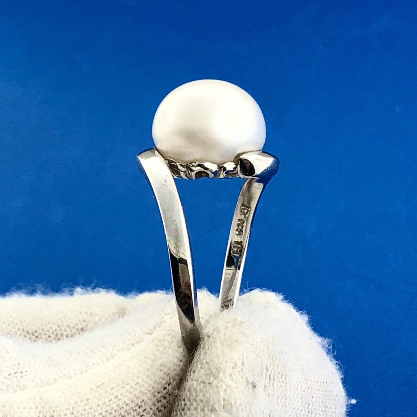 Designer 925 Sterling Silver White Mabe Pearl Solitaire Modernist Bypass Ring