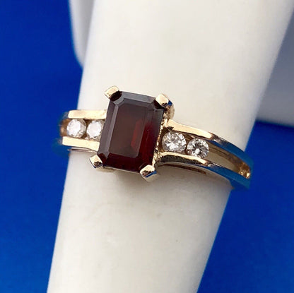 Modern 14K Yellow Gold Garnet Diamond Engagement Bridal Cocktail Ring