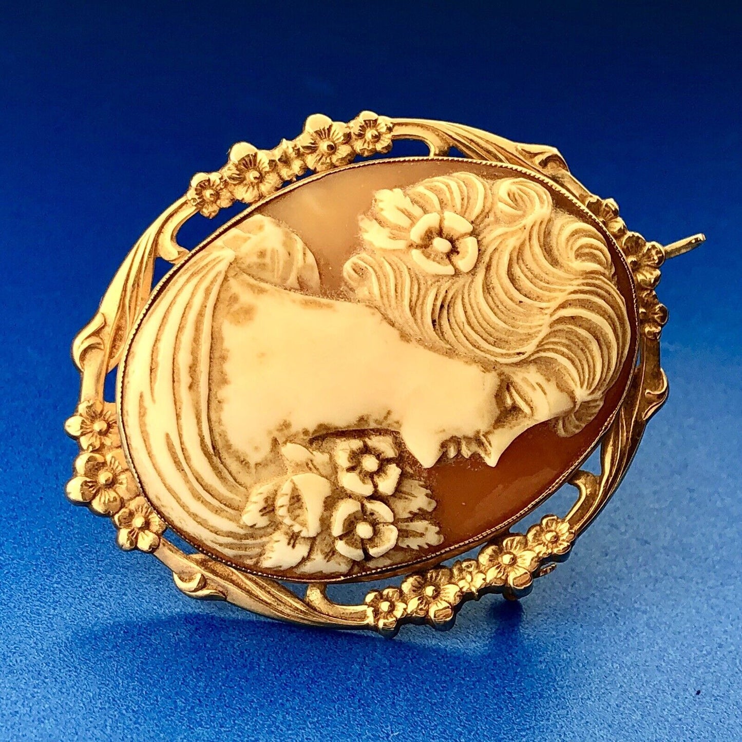 Victorian 10K Yellow Gold Oval Carved Cameo Floral Statement Brooch Pendant