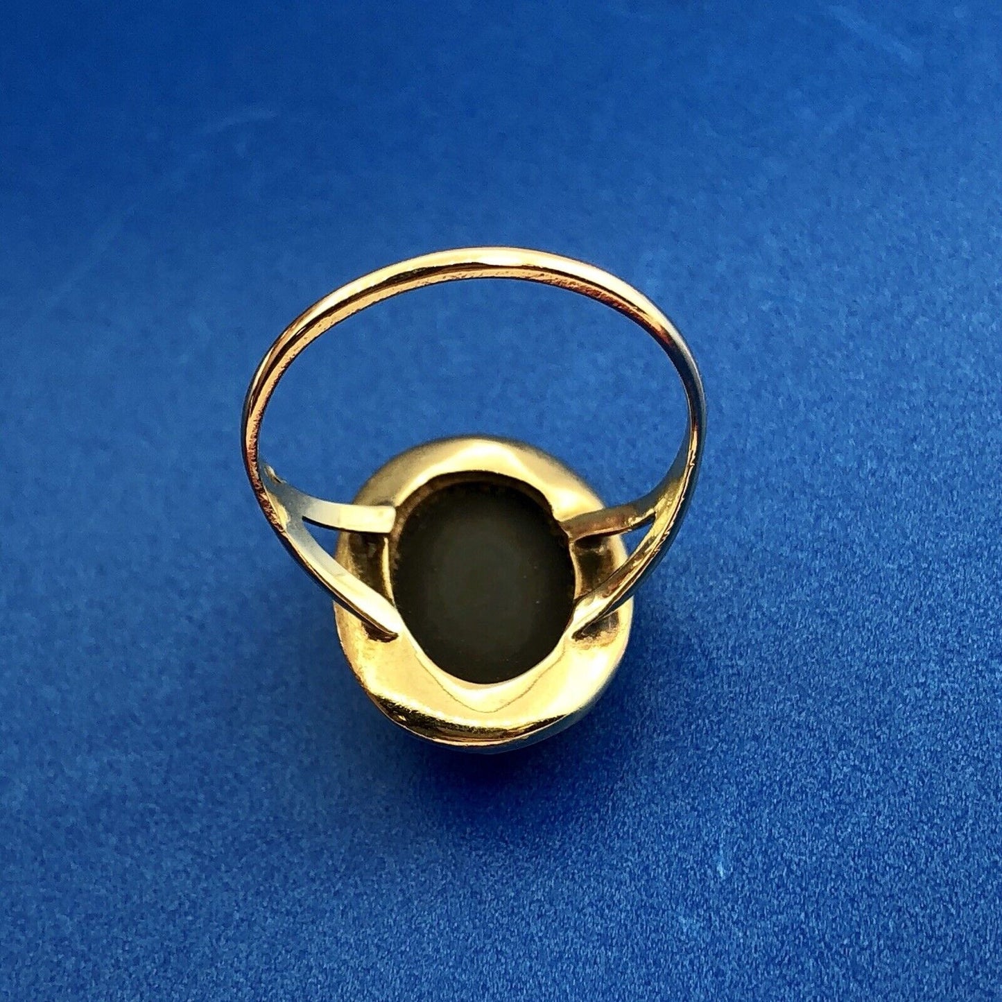 Victorian Edwardian 10K Yellow Gold Oval Black White Onyx Carved Cameo Ring