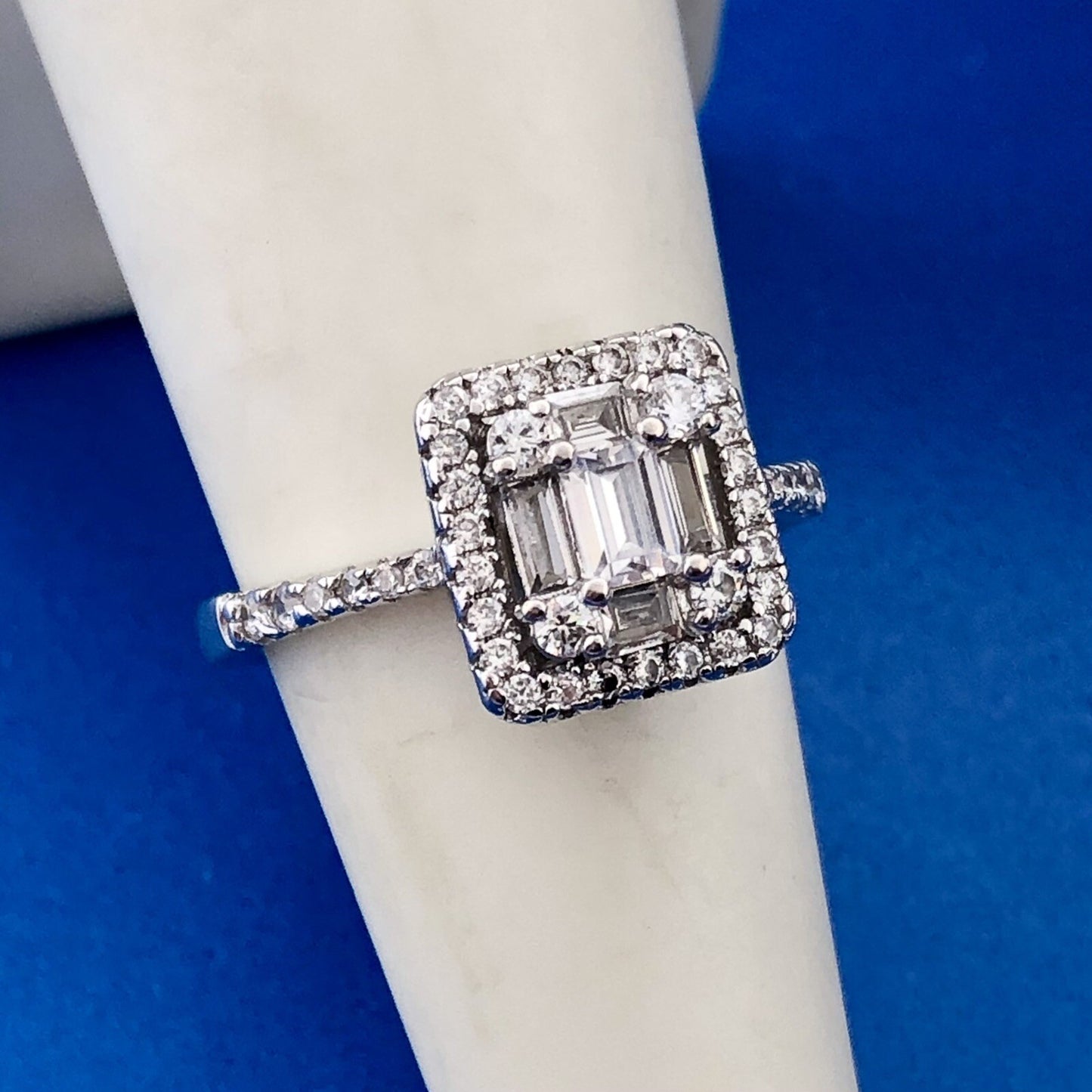 Stunning 925 Sterling Silver Cubic Zirconia CZ Halo Cluster Engagement Ring