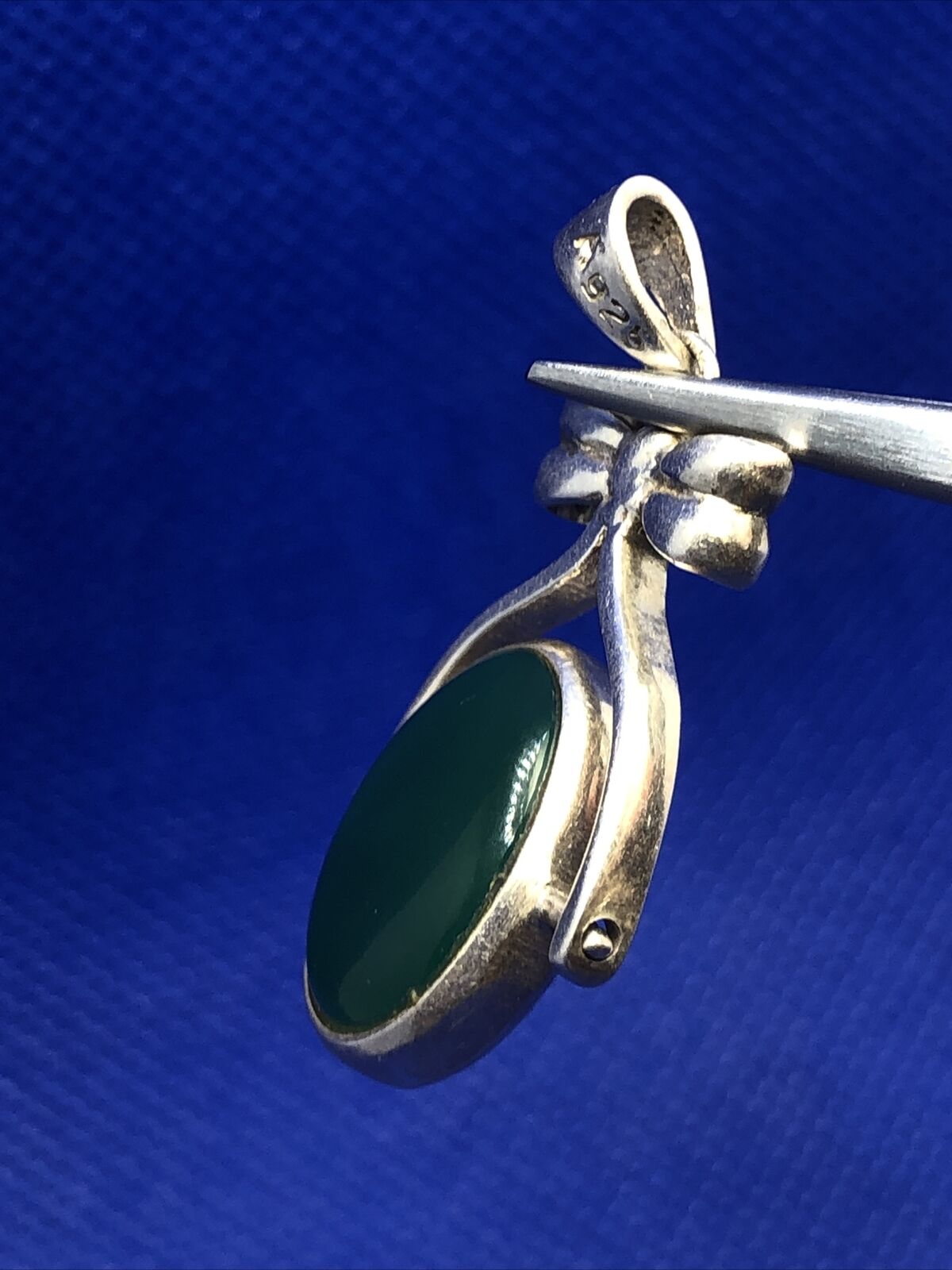 Designer A 925 Sterling Silver Oval Green Onyx and Carnelian Bow Spinner Pendant