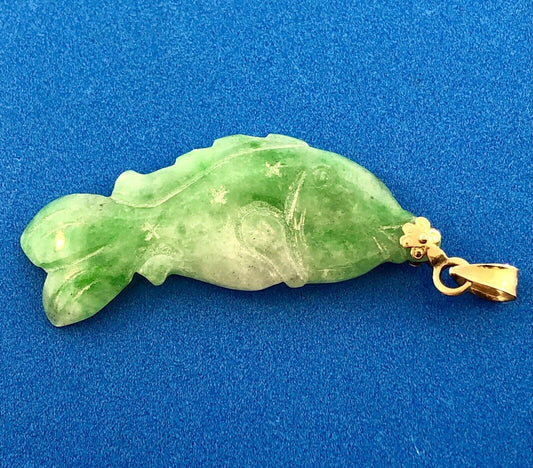 Vintage 14K Yellow Gold Hand Carved Jade Jadeite Carp Koi Tarpon Fish Pendant