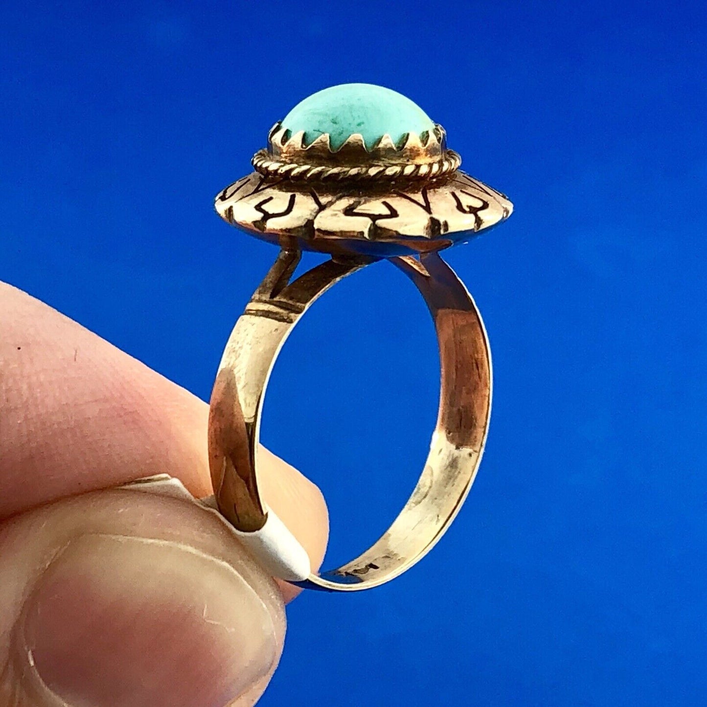 Vintage 14K Yellow Gold Turquoise Cocktail Ring Size 7.25