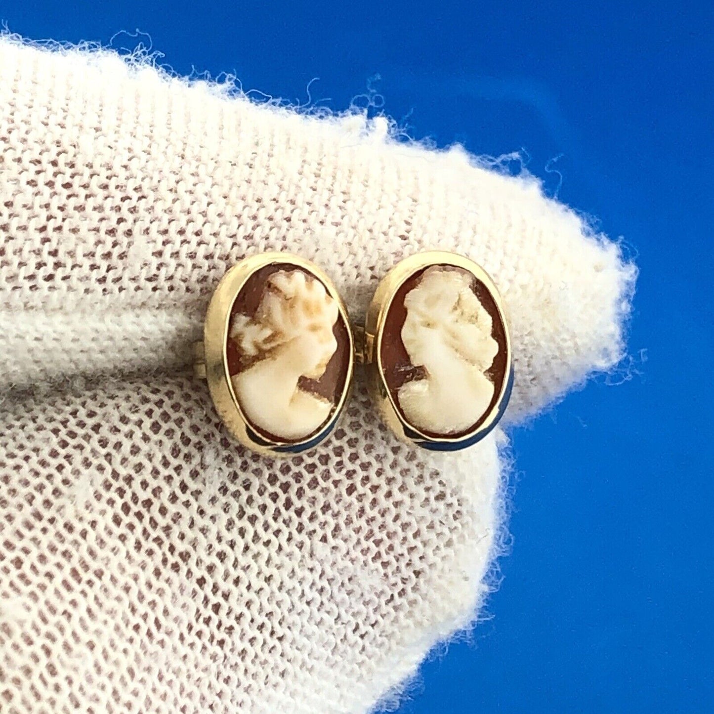 Victorian Vintage 14K Yellow Gold Carved Oval Cameo Stud Earrings