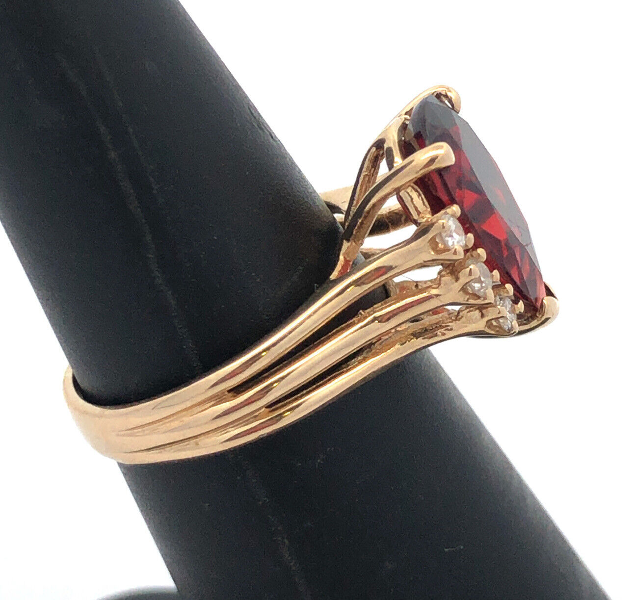 Designer 14K Yellow Gold Pear Shaped Garnet Round Diamond Accent Cocktail Ring