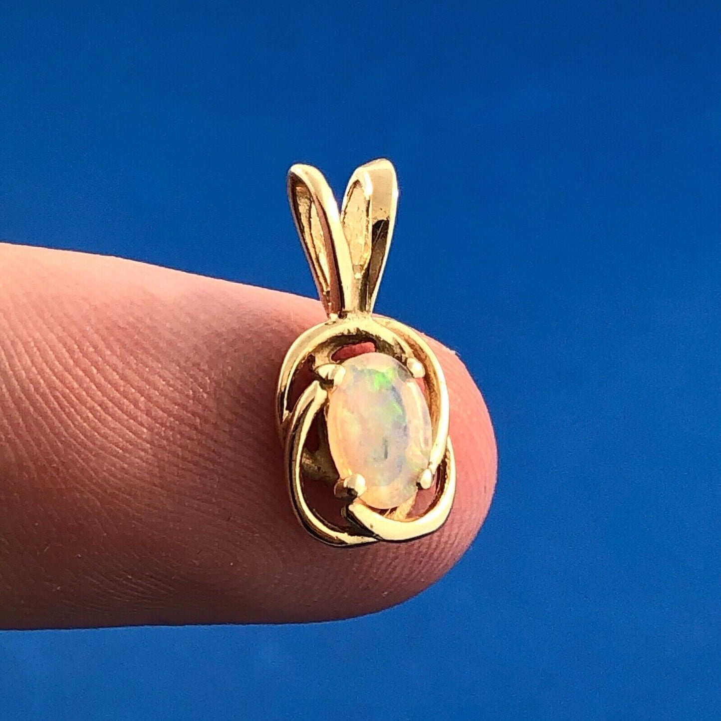 Retro 14K Yellow Gold Oval Opal Cabochon October Anniversary Charm Pendant