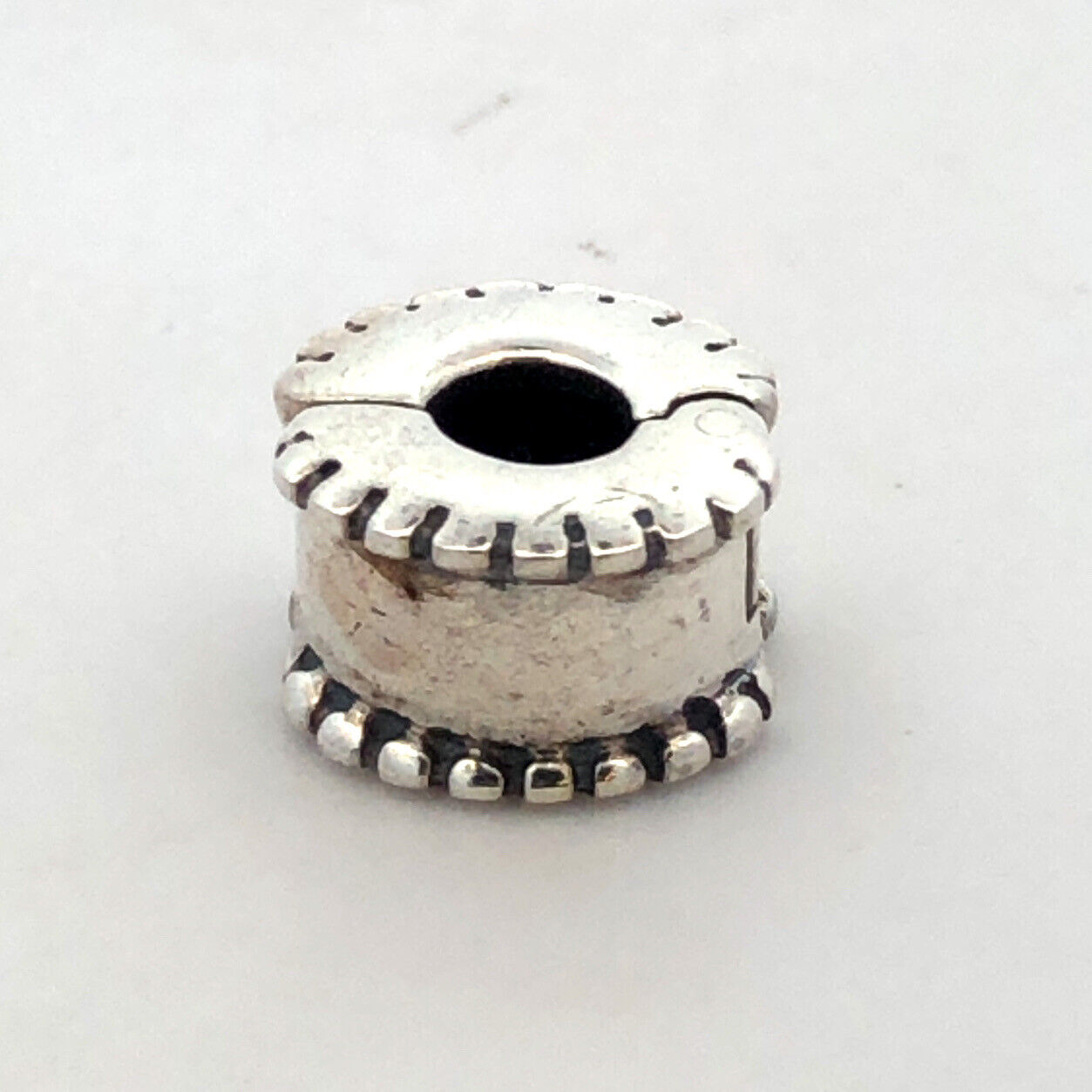 Authentic PANDORA 925 Sterling Silver Beveled Edge Clip 790267 Spacer Clip Charm