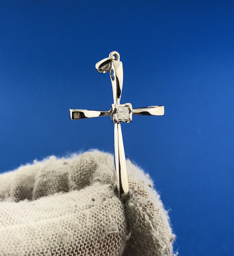 Gorgeous 10k White Gold Princess Diamond Religious Heart Cross Dangle Pendant