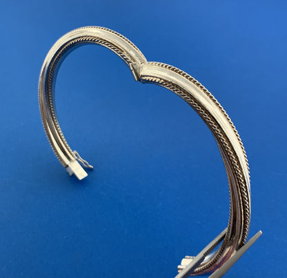 Stunning Sterling Silver 925 Twisted Metal 7" Hinged Cuff Bracelet