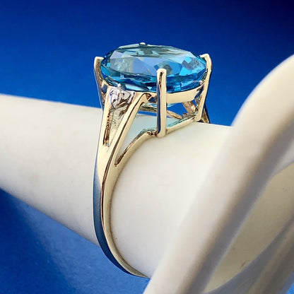 Stunning 10k Yellow Gold Oval Swiss Blue Topaz Diamond Accented Ring Size 10