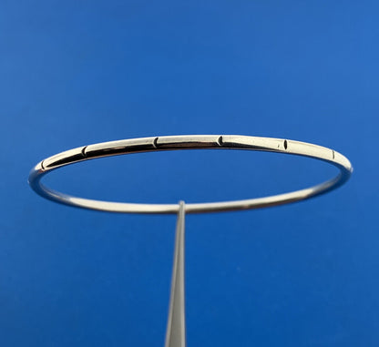 Stunning Sterling Silver 925 Curved Etched Circle 8" Bangle Bracelet