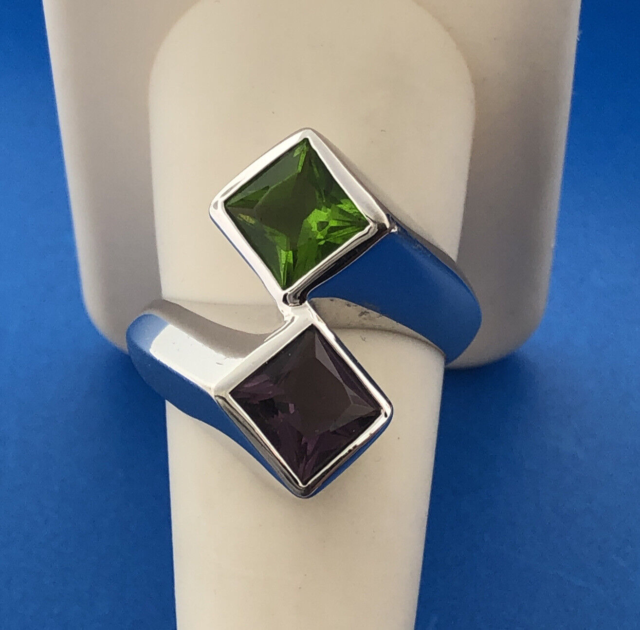 Stunning 925 Sterling Silver Chartreuse Amethyst Cubic Zirconia Modenist Ring