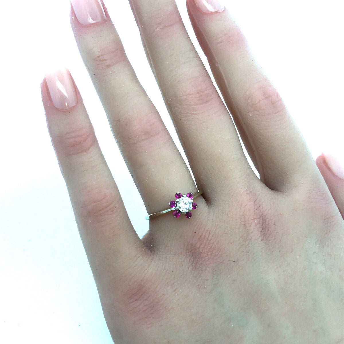 Gorgeous 18K Yellow Gold Round Cut Diamond Pink Ruby Flower Cluster Ring