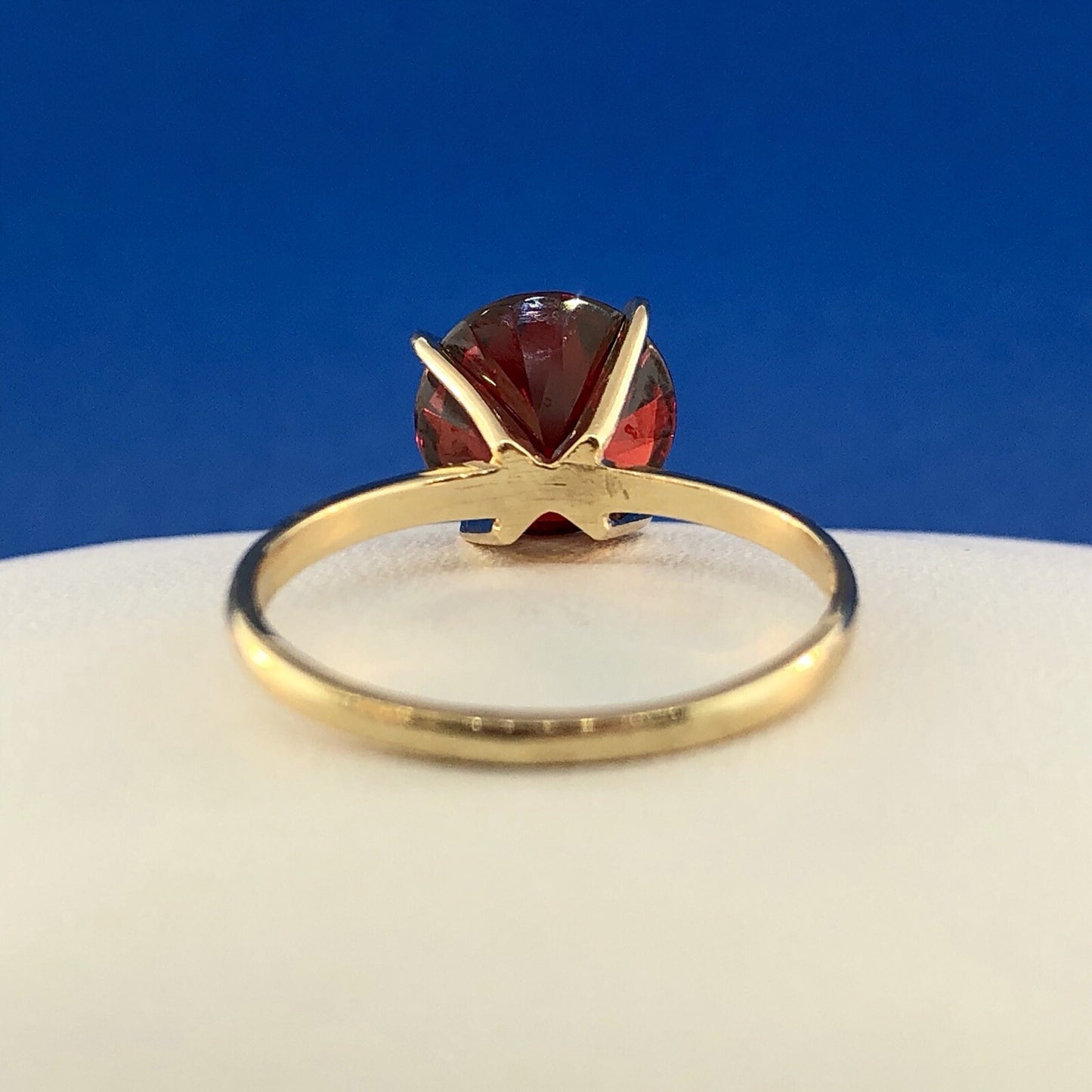Vintage Designer 14K Yellow Gold Round Red Quartz Solitaire January Ring