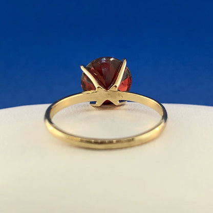 Vintage Designer 14K Yellow Gold Round Red Quartz Solitaire January Ring