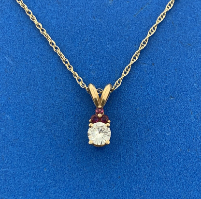 Vintage  14K Yellow Gold Diamond Solitaire Ruby Accented Pendant Necklace