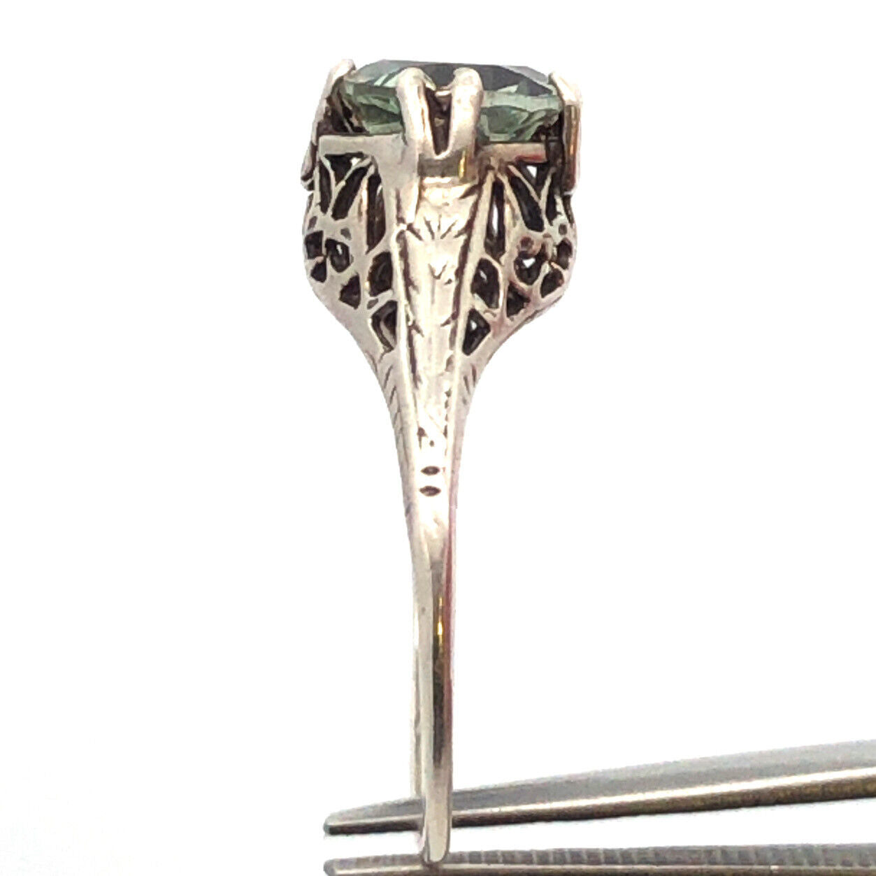 Vintage 14K White Gold Round Green Amethyst Solitaire Filigree Detail Ring