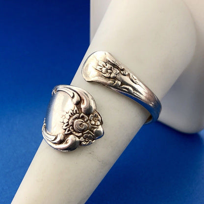 Retro William Rogers Oneida Juliette Pattern Silver Plate Spoon Bypass Ring