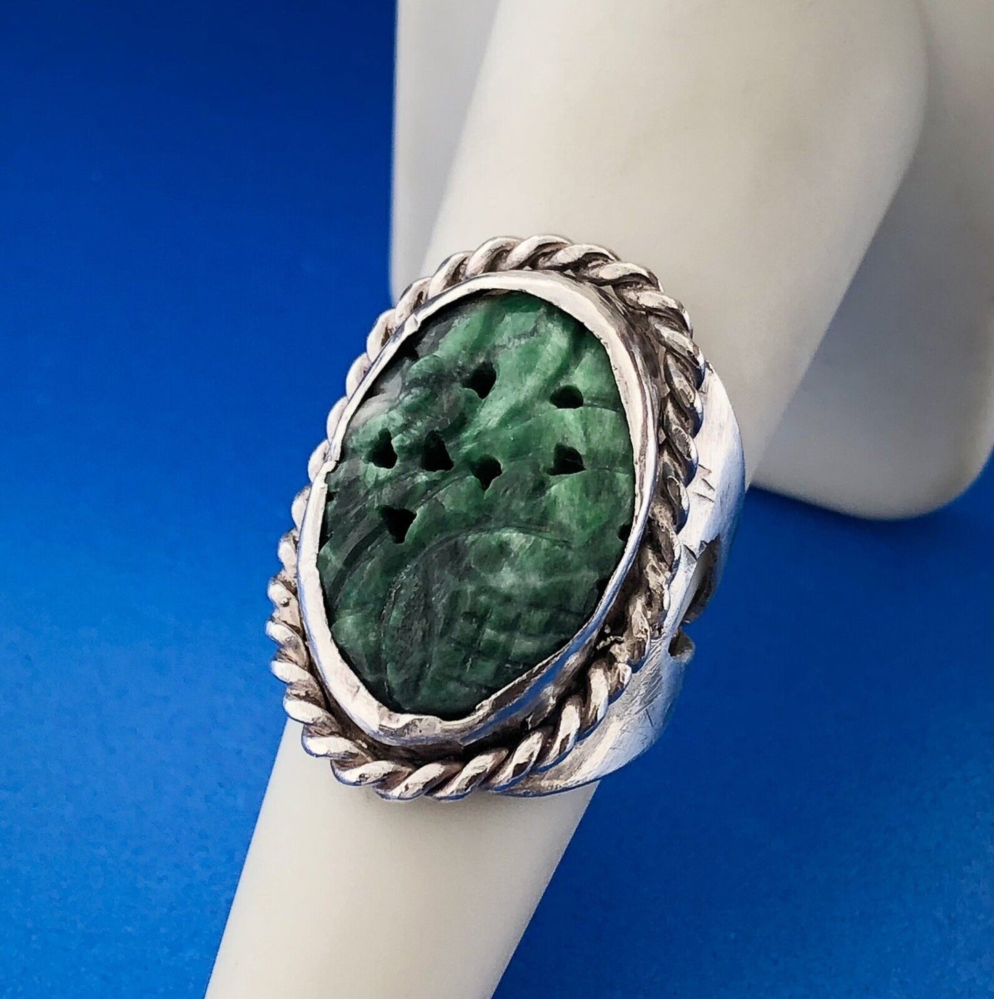 Native American Artisan 925 Sterling Silver Floral Carved Malachite Finger Ring