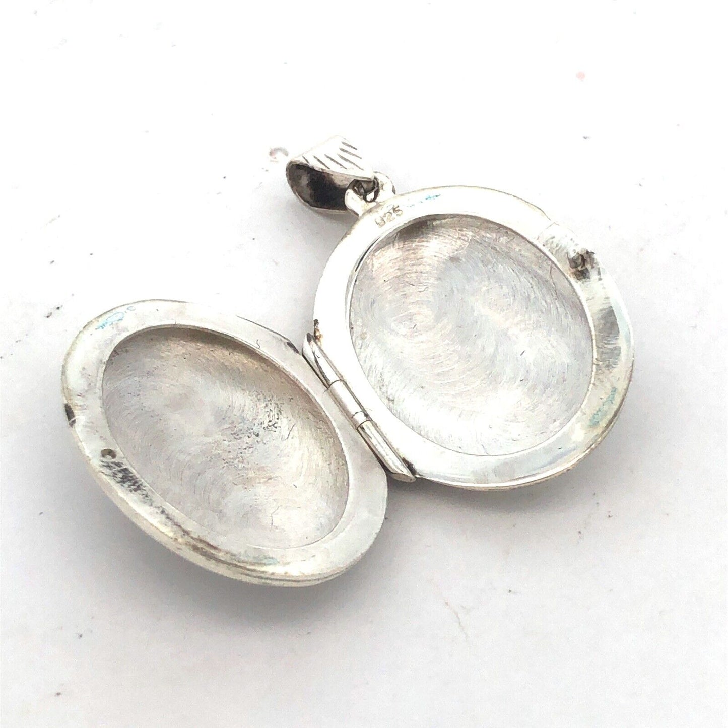 Vintage 925 Sterling Silver Etched Vine Filigree Oval Picture Locket Pendant