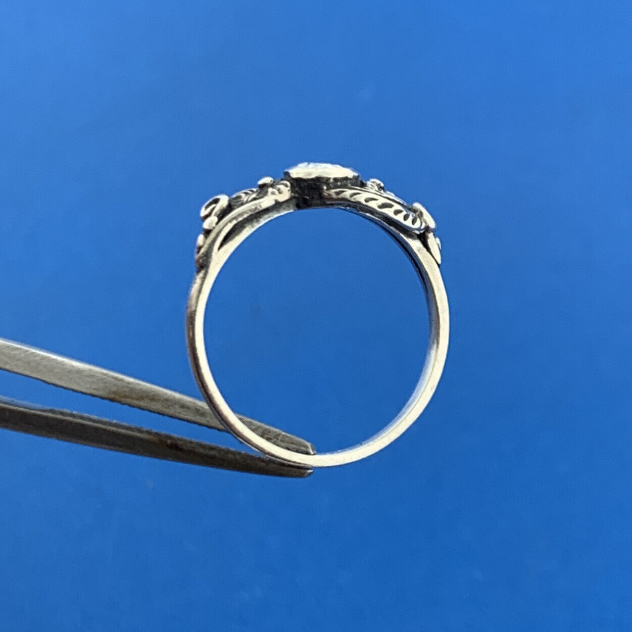 Stunning Sterling Silver 925 Oval Cut Sparkling White CZ Size 4 Floral Ring