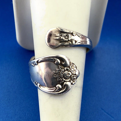 Retro William Rogers Oneida Juliette Pattern Silver Plate Spoon Bypass Ring