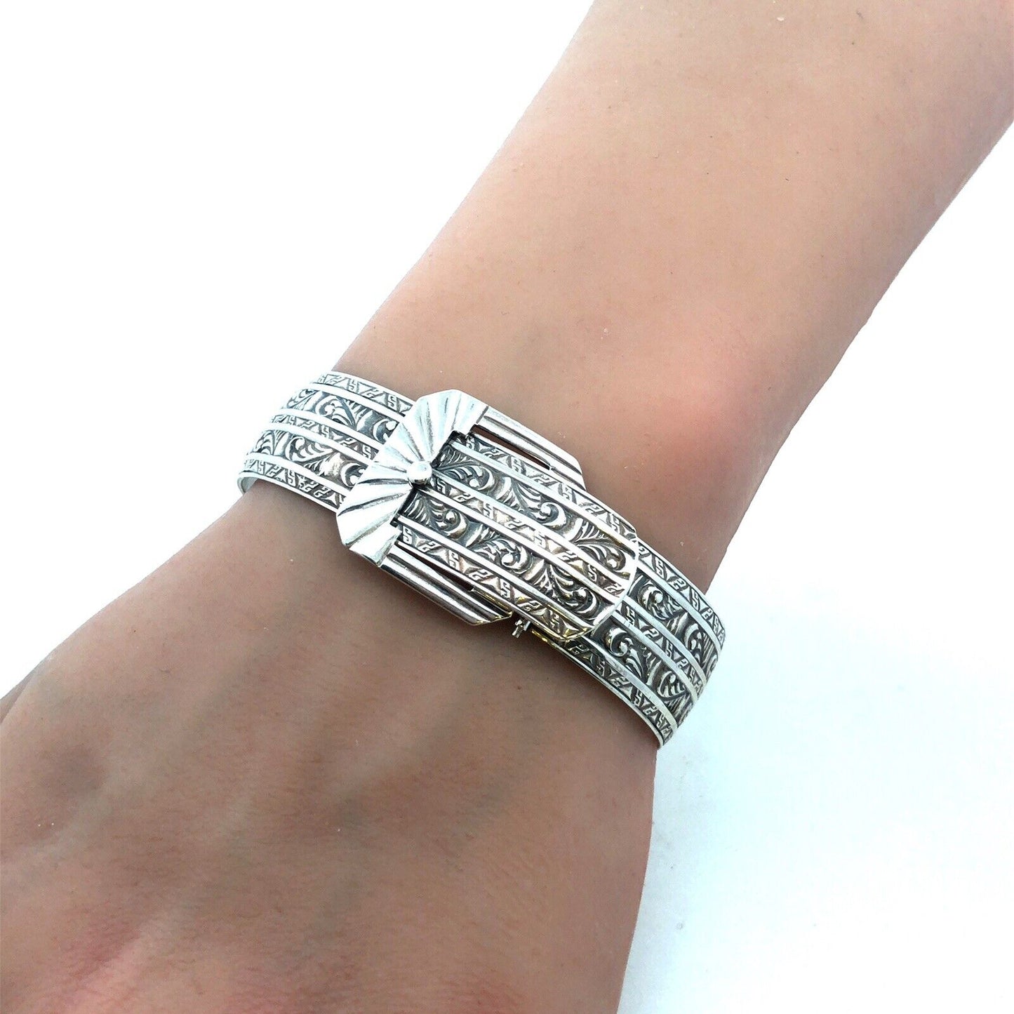 Designer Vintage Marsh 925 Sterling Silver Textured Scroll Belt Buckle Bracelet