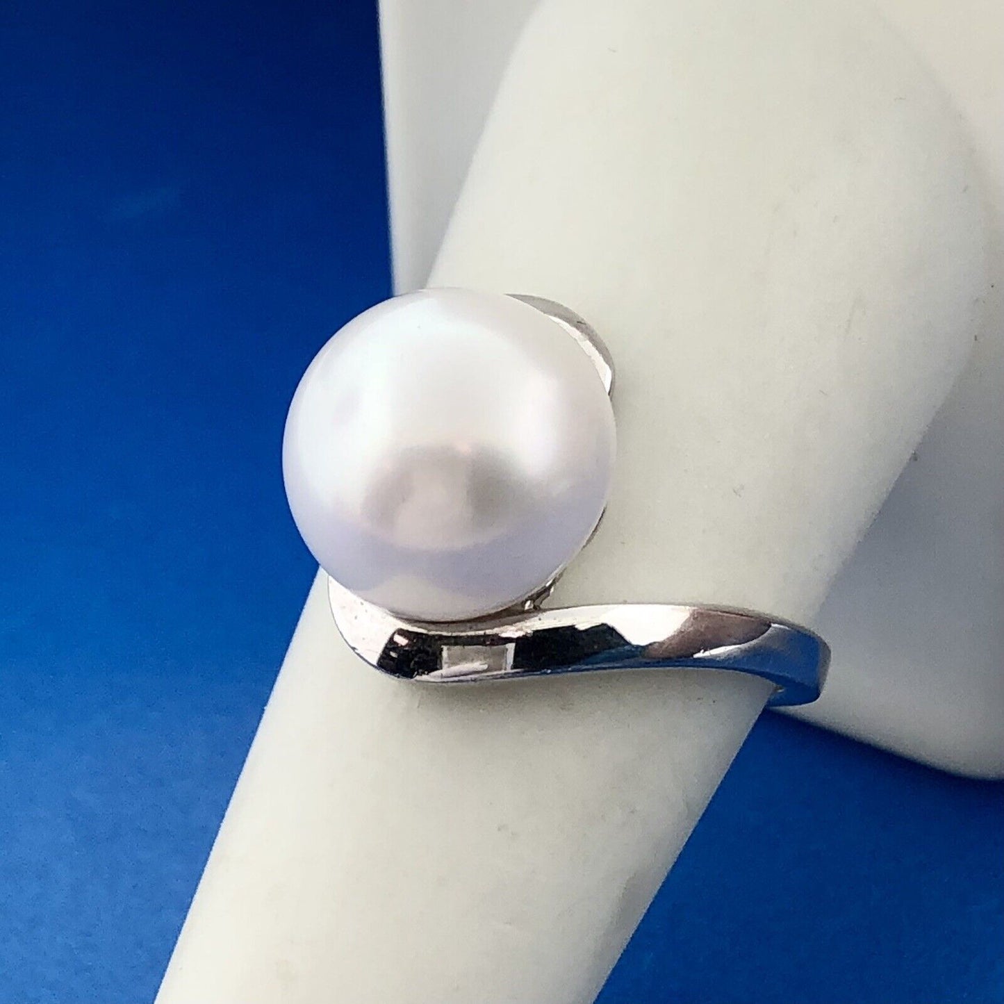 Designer 925 Sterling Silver White Mabe Pearl Solitaire Modernist Bypass Ring