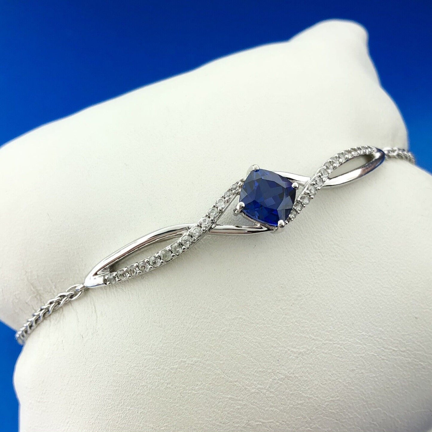 Stunning Sterling Silver 925 Cushion Blue Sapphire Lariat Bracelet