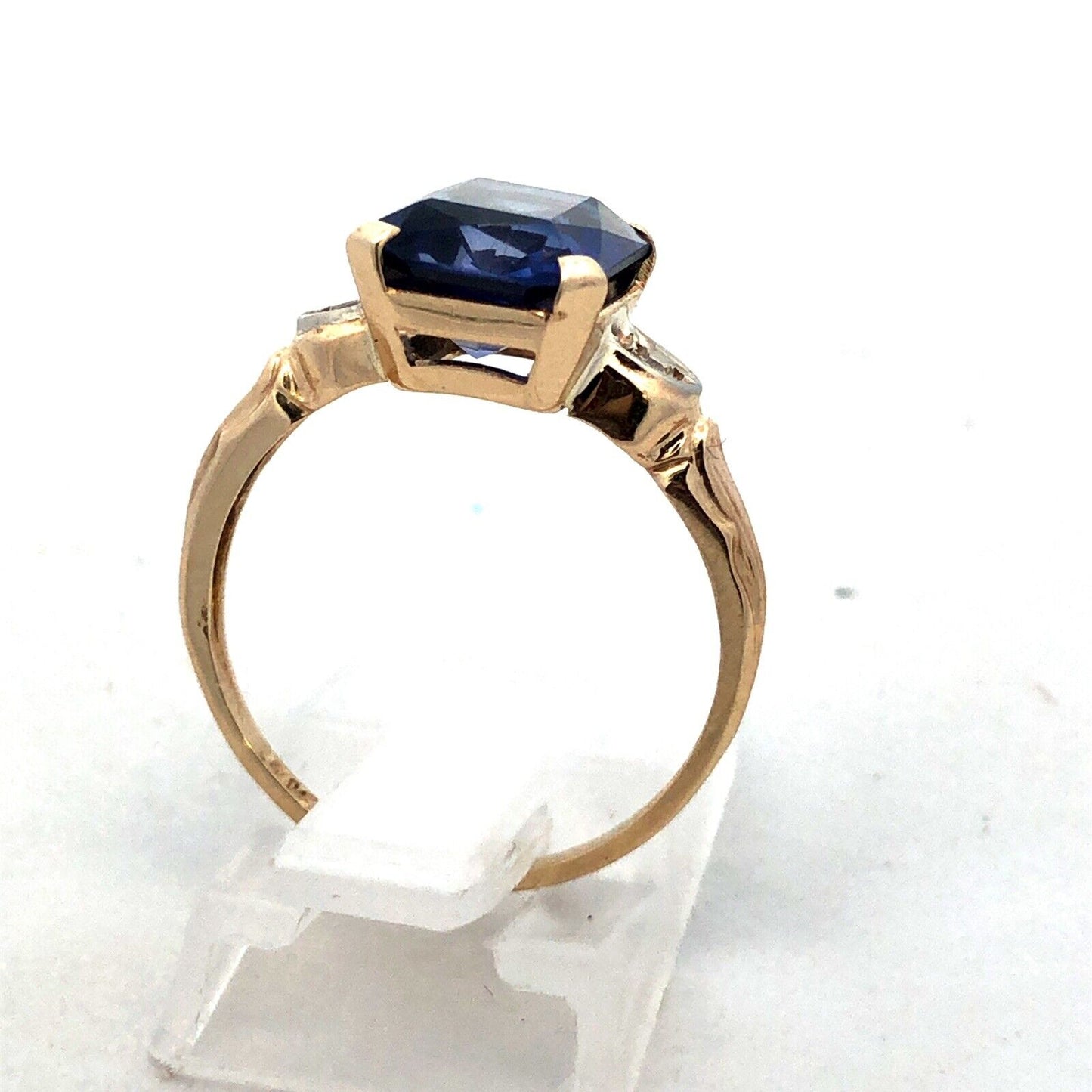 Vintage 14K Yellow Gold Emerald Cut Blue Sapphire Diamond Accent Occasion Ring