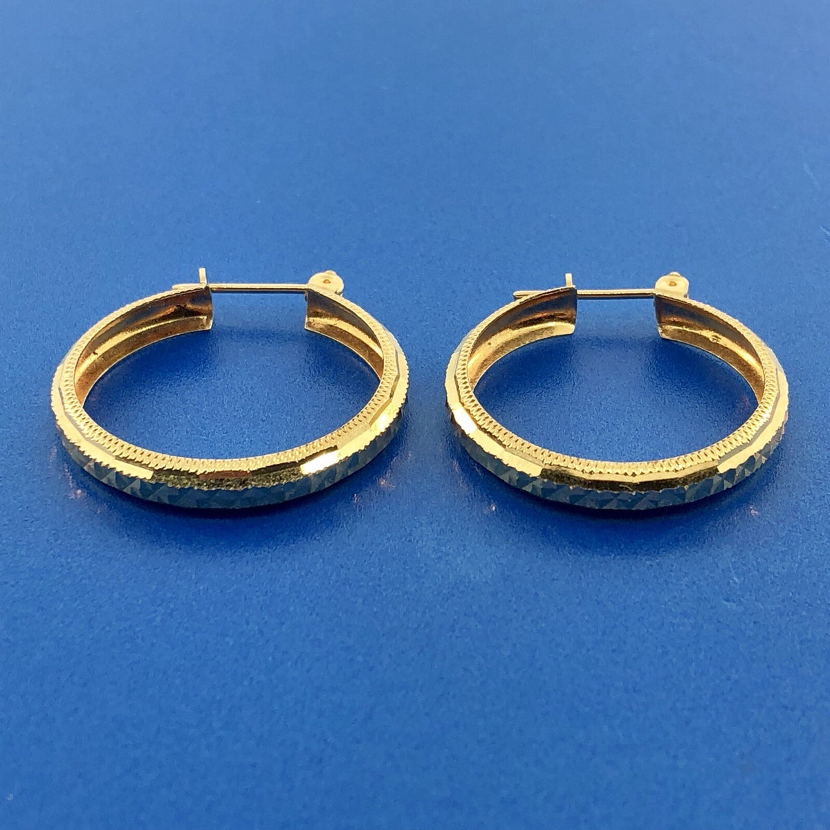Elegant Designer 14K Yellow Gold Diamond Cut Textured Hoop Earrings