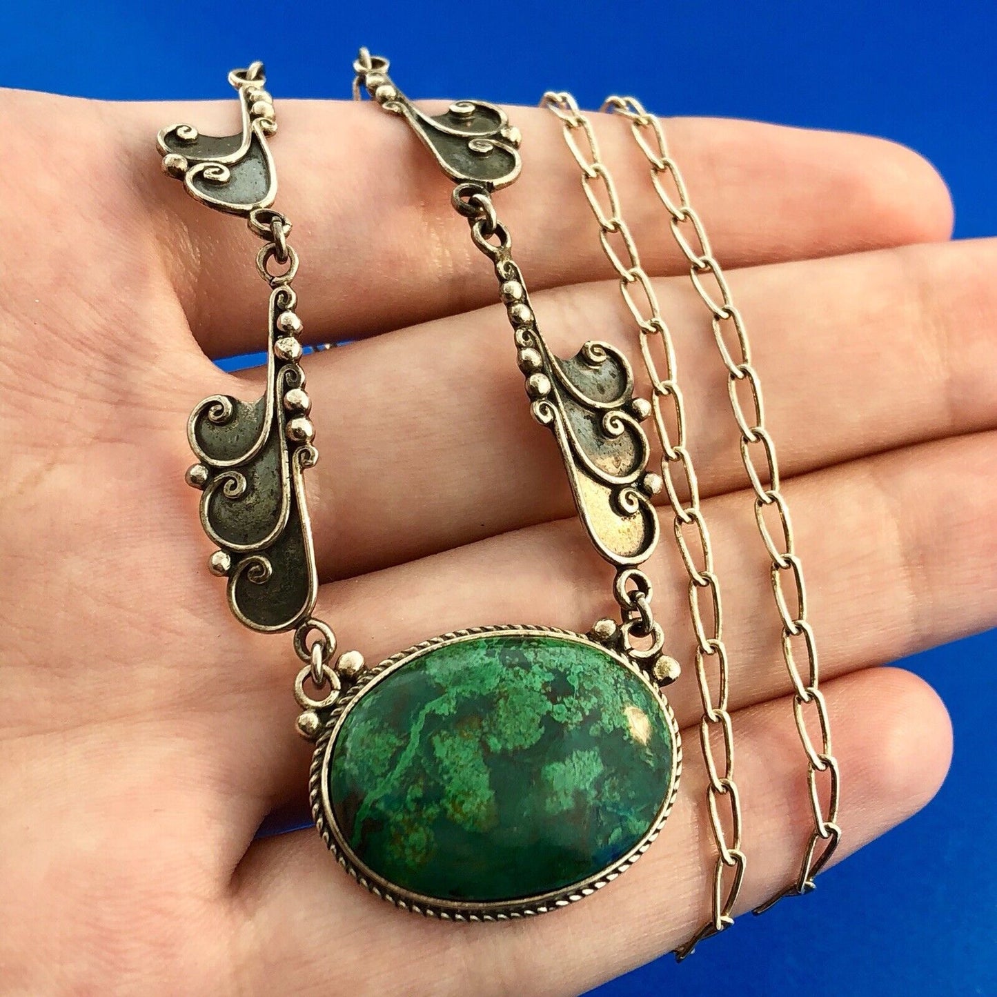 Vintage 925 Sterling Silver Dark Green Maw Sit Sit Oval Cabochon Scroll Necklace