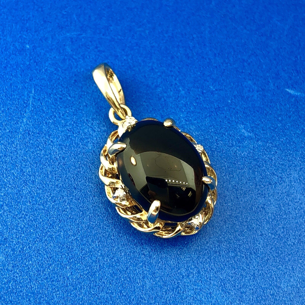 Vintage 10K Yellow Gold Black Onyx Cabochon Diamond Oval Pendant
