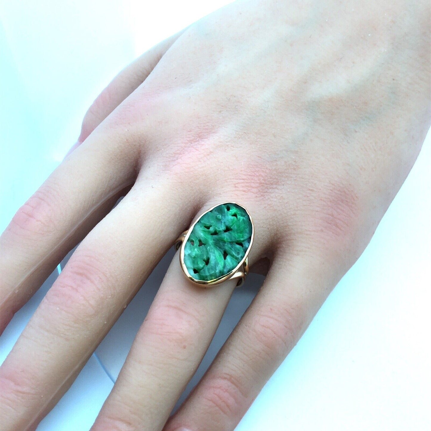 Vintage 14K Yellow Gold Oval Green Jade Hand Carved Leaves Flowers Open Ring