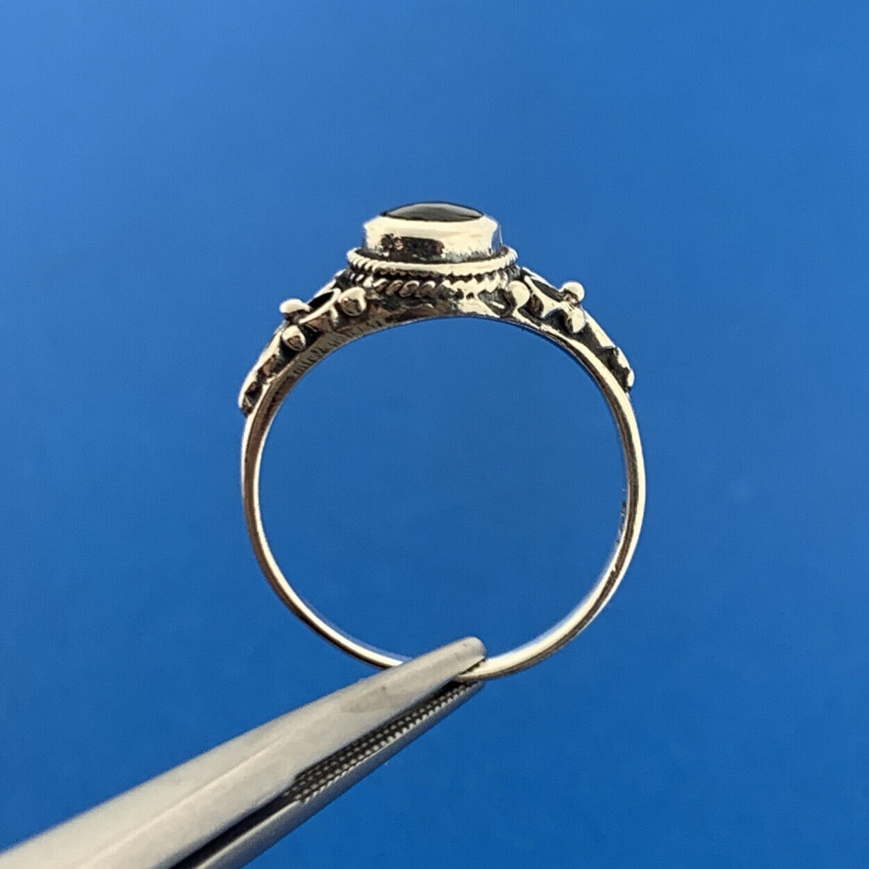 Vintage 925 Sterling Silver Black Onyx Cabochon Floral Openwork Petite Ring