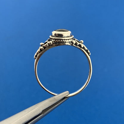 Vintage 925 Sterling Silver Black Onyx Cabochon Floral Openwork Petite Ring